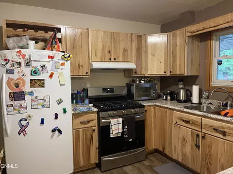 352 5th St NE, Garrison, ND 58540 photo 6