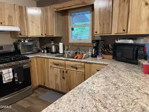 352 5th St NE, Garrison, ND 58540 photo 5