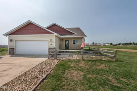 35 15th St E, New England, ND 58647