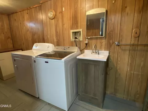 409 S 15th St, Bismarck, ND 58504 photo 38