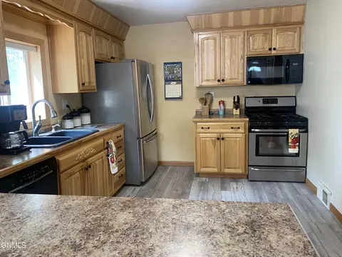 409 S 15th St, Bismarck, ND 58504 photo 5