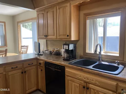 409 S 15th St, Bismarck, ND 58504 photo 8