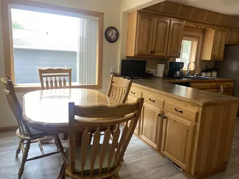 409 S 15th St, Bismarck, ND 58504 photo 4