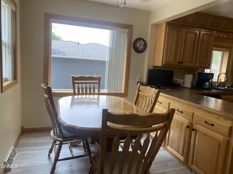 409 S 15th St, Bismarck, ND 58504 photo 6