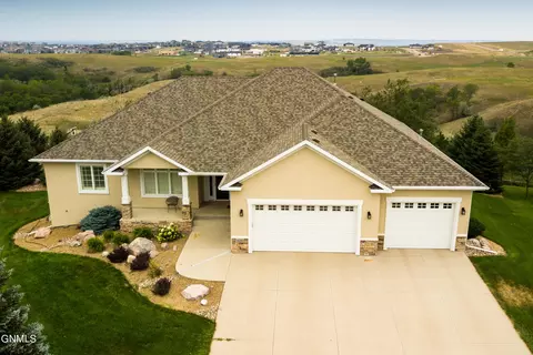 1430 Eagles View Ln, Bismarck, ND 58503