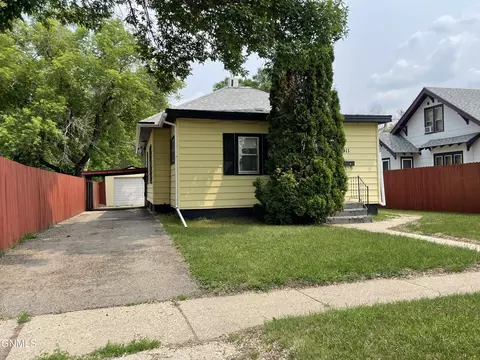911 9th Ave SE, Jamestown, ND 58401