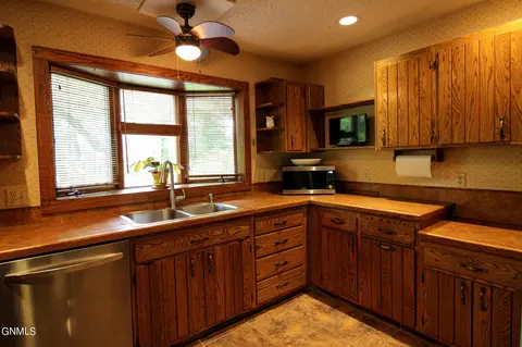 6400 Sully Dr, Bismarck, ND 58504 photo 17