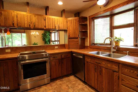 6400 Sully Dr, Bismarck, ND 58504 photo 14