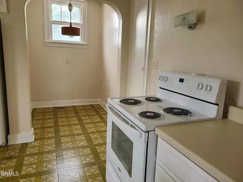 110 3rd Ave NE, Mandan, ND 58554 photo 5