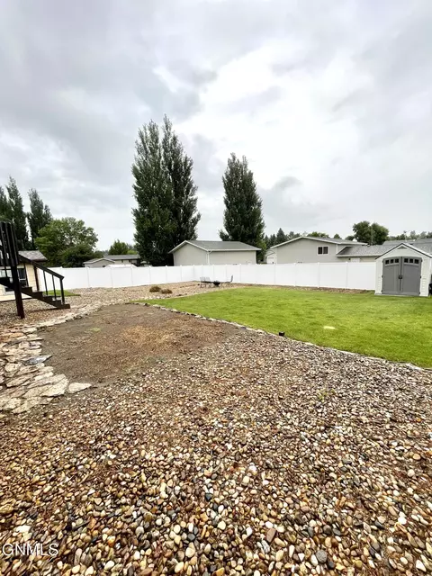 1275 7th St E, Dickinson, ND 58601 photo 23