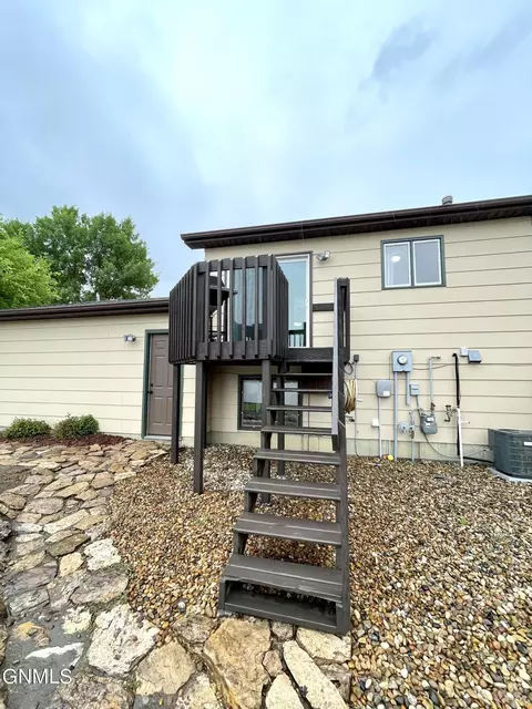 1275 7th St E, Dickinson, ND 58601 photo 26