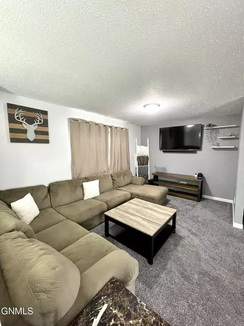 1275 7th St E, Dickinson, ND 58601 photo 8