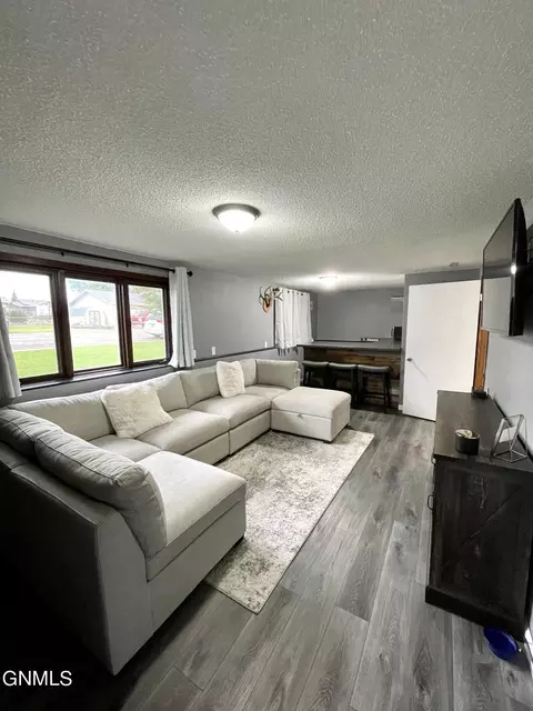 1275 7th St E, Dickinson, ND 58601 photo 13