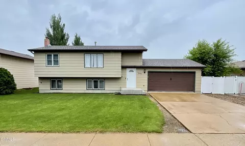 1275 7th St E, Dickinson, ND 58601