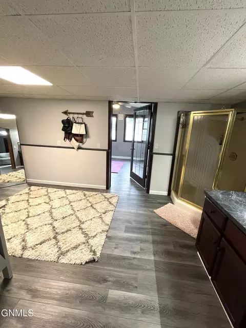 1275 7th St E, Dickinson, ND 58601 photo 18