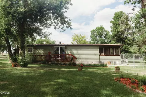 103 Dawson Ave, Fairview, MT 59221