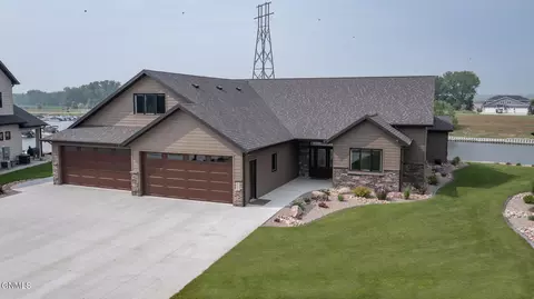6035 Tranquil Cir, Bismarck, ND 58503