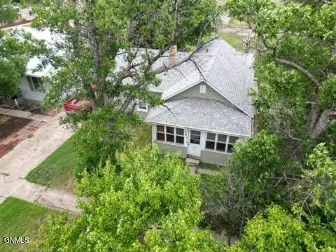 307 11th St, Bismarck, ND 58504
