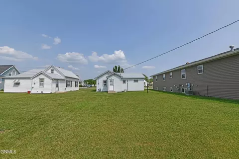 907 4th Ave W, Williston, ND 58801 photo 9
