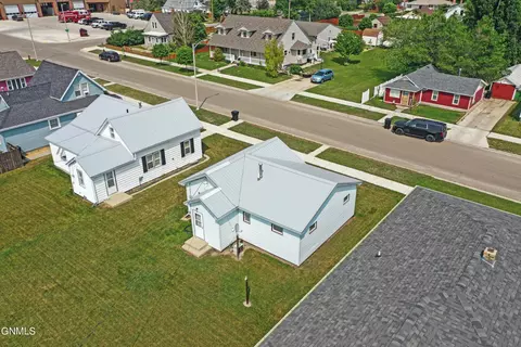 907 4th Ave W, Williston, ND 58801 photo 7