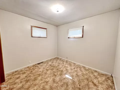 907 4th Ave W, Williston, ND 58801 photo 25