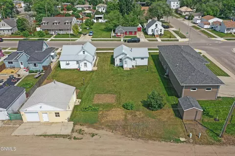 907 4th Ave W, Williston, ND 58801 photo 6