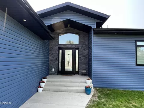 14054 48th St NW, Williston, ND 58801 photo 3