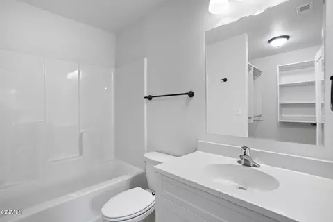 Bath - 1563 47th Loop SE, Minot, ND 58701 photo 1 of 2