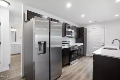 Kitchen - 1563 47th Loop SE, Minot, ND 58701 photo 5 of 6