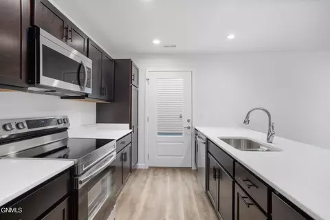 Kitchen - 1563 47th Loop SE, Minot, ND 58701 photo 2 of 6