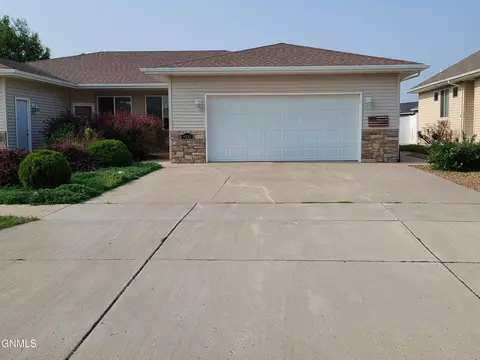 950 Canada Ave, Bismarck, ND 58503