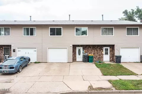 1034 Adobe Trl SE, Mandan, ND 58554