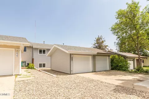 627 35th St N, Bismarck, ND 58501