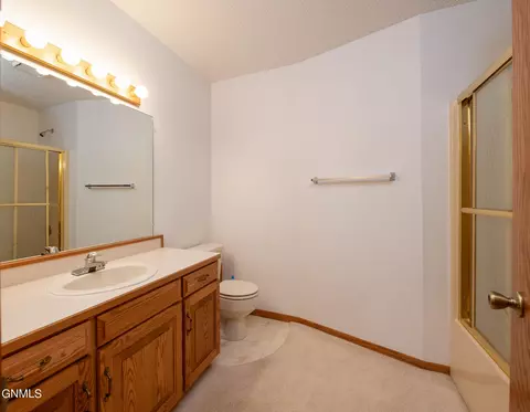 3642 Hackberry St, Bismarck, ND 58503 photo 17