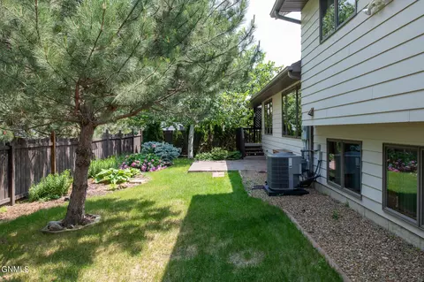 3642 Hackberry St, Bismarck, ND 58503 photo 29