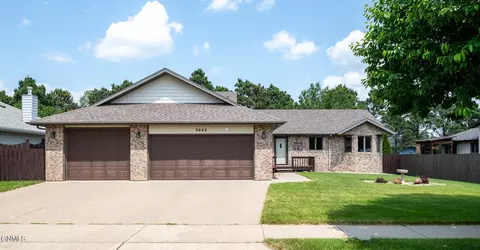 3642 Hackberry St, Bismarck, ND 58503 photo 2