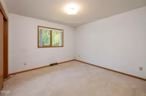 3642 Hackberry St, Bismarck, ND 58503 photo 16