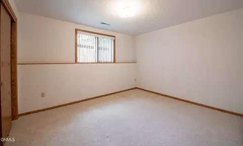 3642 Hackberry St, Bismarck, ND 58503 photo 19