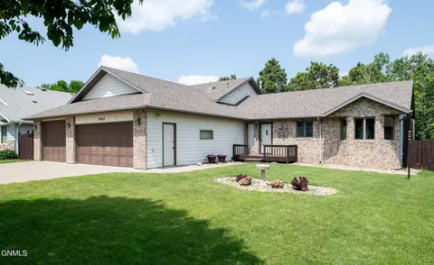 3642 Hackberry St, Bismarck, ND 58503