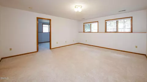 3642 Hackberry St, Bismarck, ND 58503 photo 18