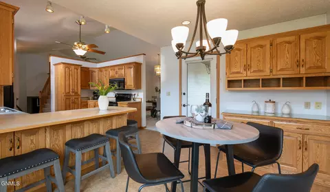 3642 Hackberry St, Bismarck, ND 58503 photo 6