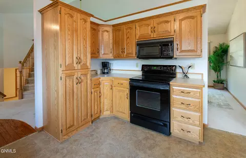 3642 Hackberry St, Bismarck, ND 58503 photo 4