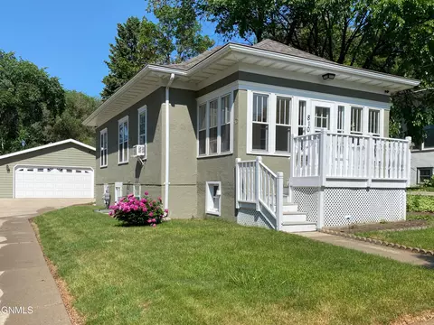 810 Mandan St N, Bismarck, ND 58501
