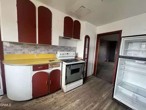 100 4th St SW, Parshall, ND 58770 photo 4