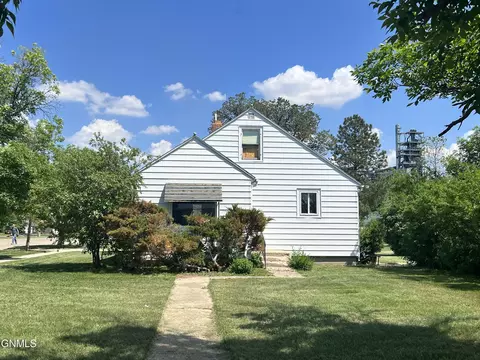 100 4th St SW, Parshall, ND 58770