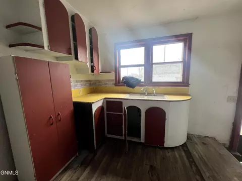 100 4th St SW, Parshall, ND 58770 photo 5