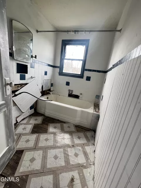 100 4th St SW, Parshall, ND 58770 photo 9