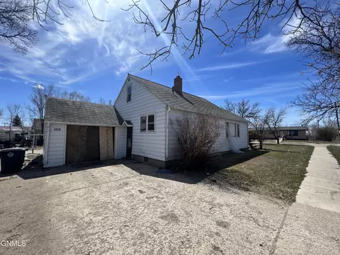 100 4th St SW, Parshall, ND 58770 photo 3