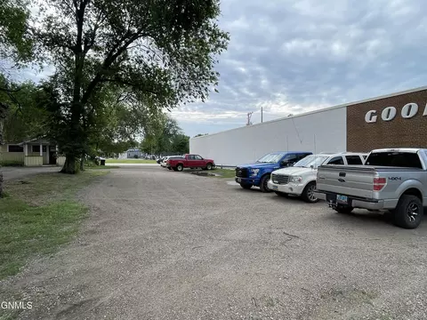 511 N 4th St, Bismarck, ND 58501