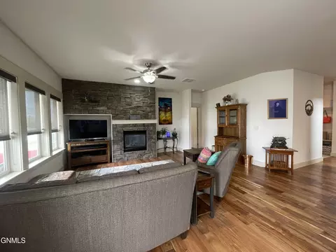6902 University Ave N, Williston, ND 58801 photo 21
